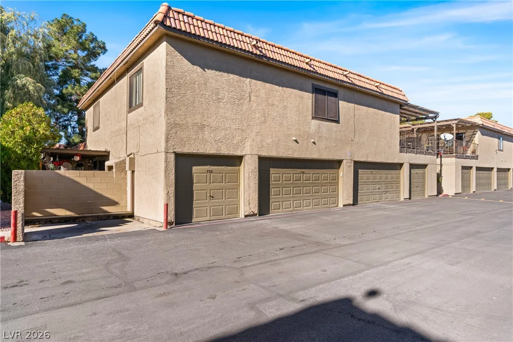 735 Apple Tree, Henderson, NV 89014