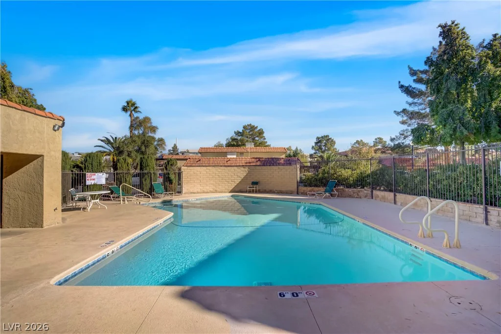 735 Apple Tree, Henderson, NV 89014