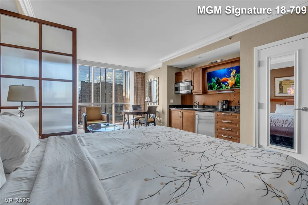 135 Harmon, Las Vegas, NV 89109