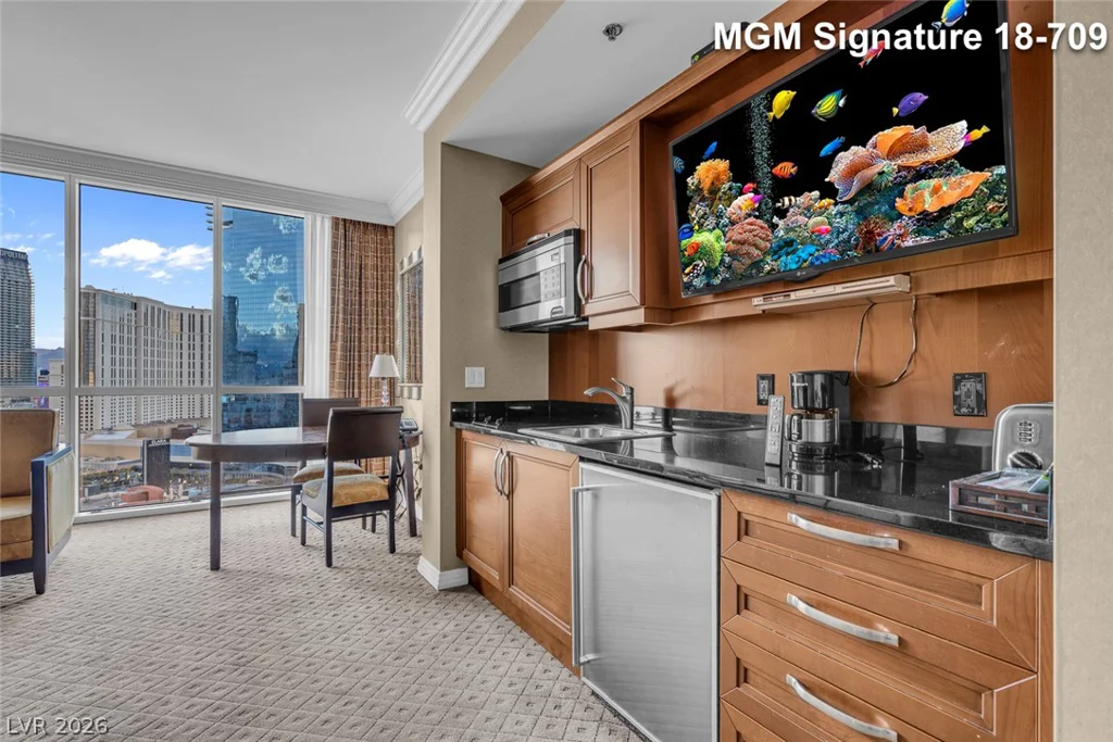 135 Harmon, Las Vegas, NV 89109