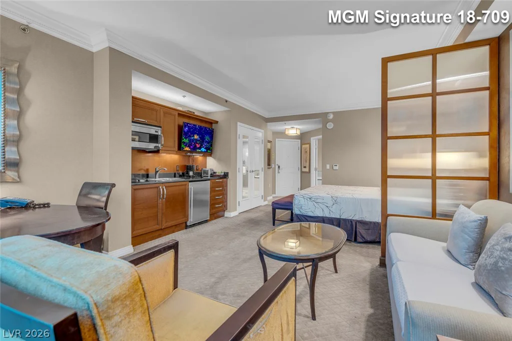135 Harmon, Las Vegas, NV 89109