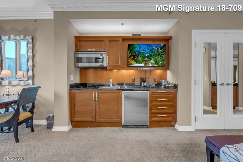 135 Harmon, Las Vegas, NV 89109