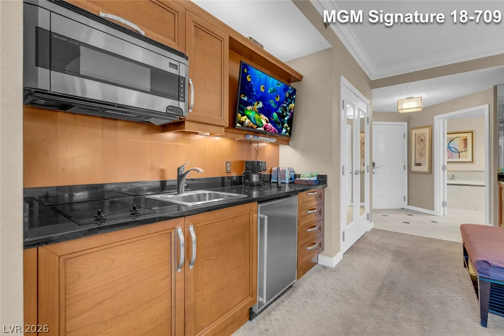 135 Harmon, Las Vegas, NV 89109