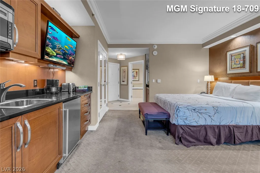 135 Harmon, Las Vegas, NV 89109