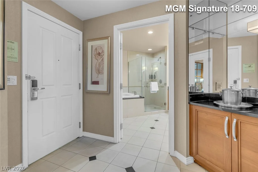 135 Harmon, Las Vegas, NV 89109