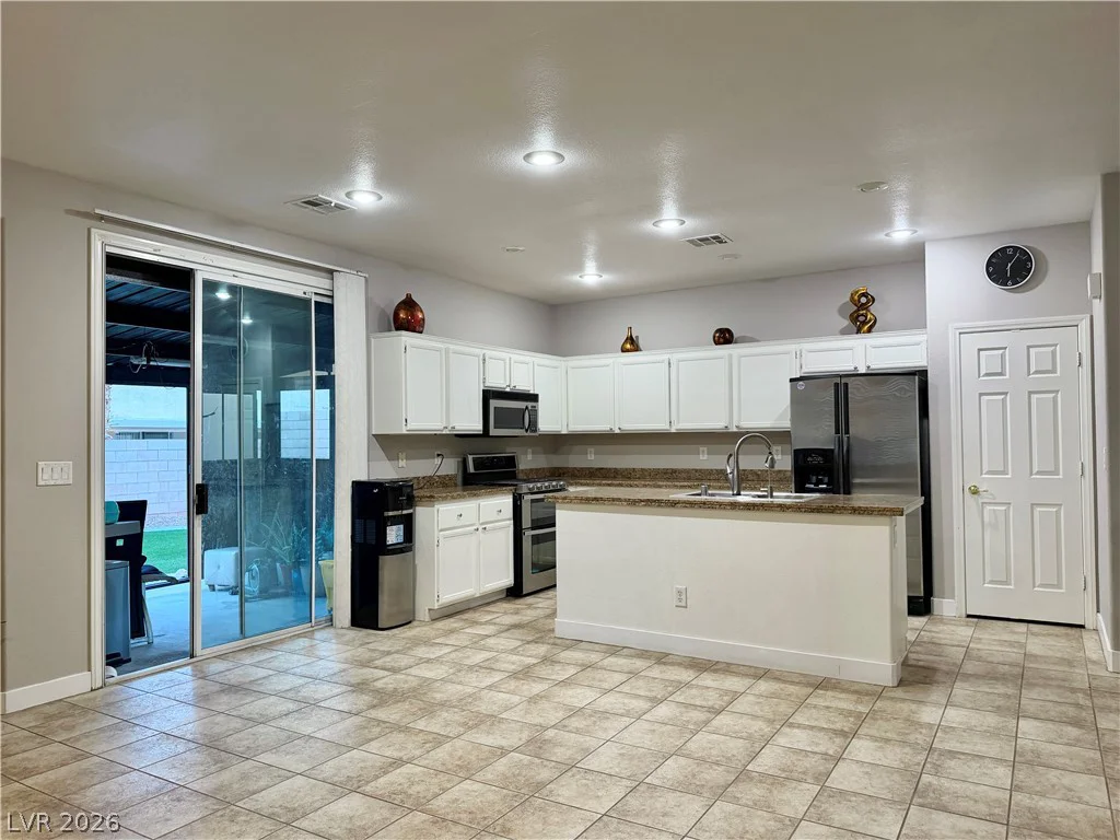 8345 Palace Heights, Las Vegas, NV 89117