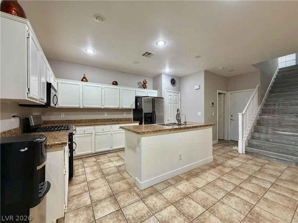 8345 Palace Heights, Las Vegas, NV 89117