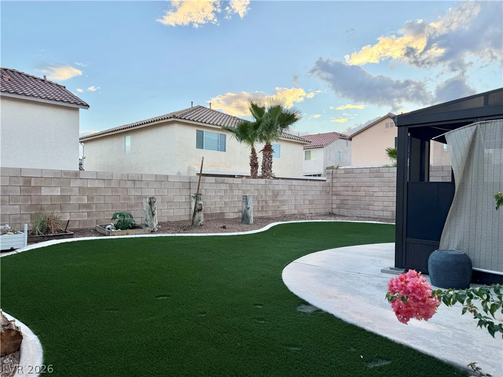 8345 Palace Heights, Las Vegas, NV 89117