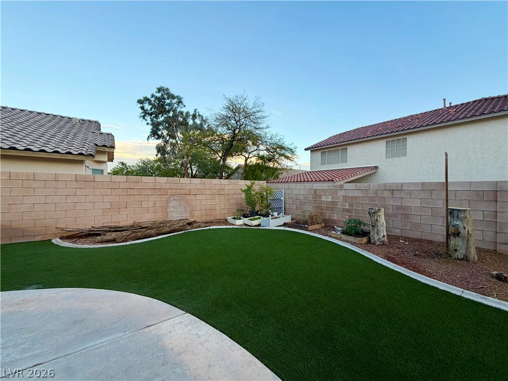 8345 Palace Heights, Las Vegas, NV 89117