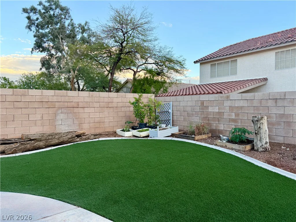 8345 Palace Heights, Las Vegas, NV 89117