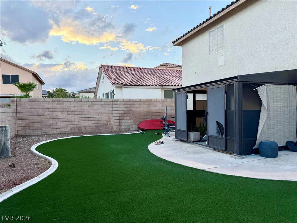 8345 Palace Heights, Las Vegas, NV 89117