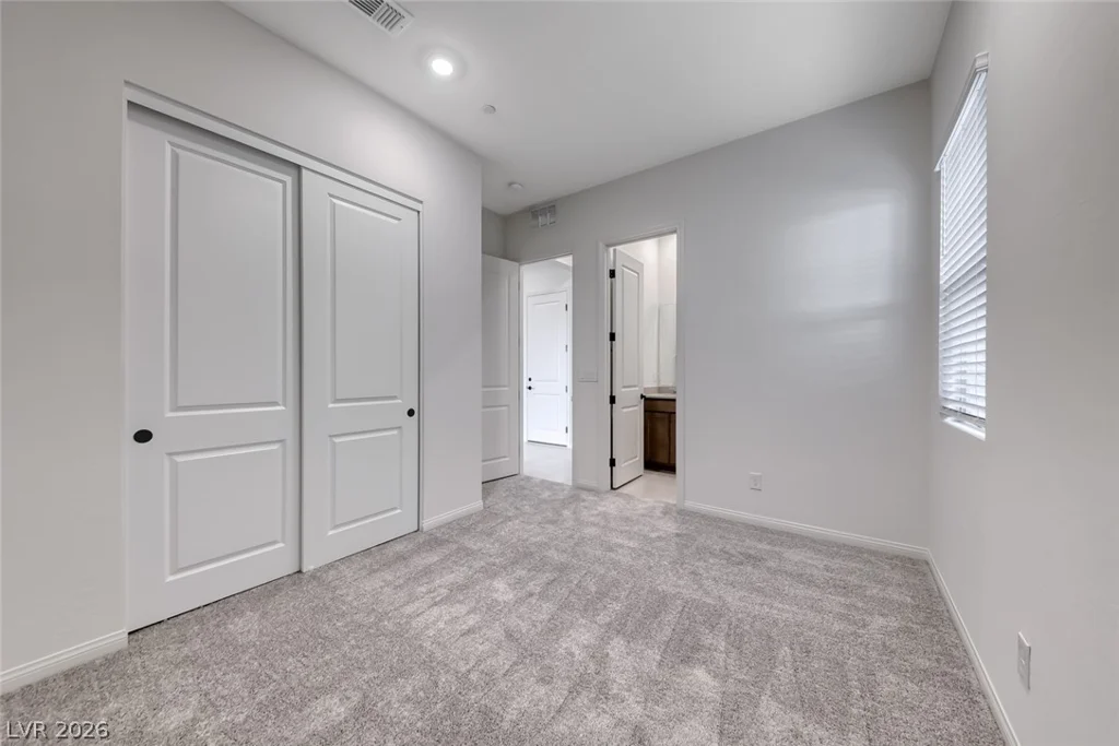 560 Preston Oak, Las Vegas, NV 89138