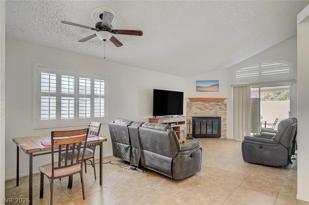 9932 Heffner Hills, Las Vegas, NV 89117