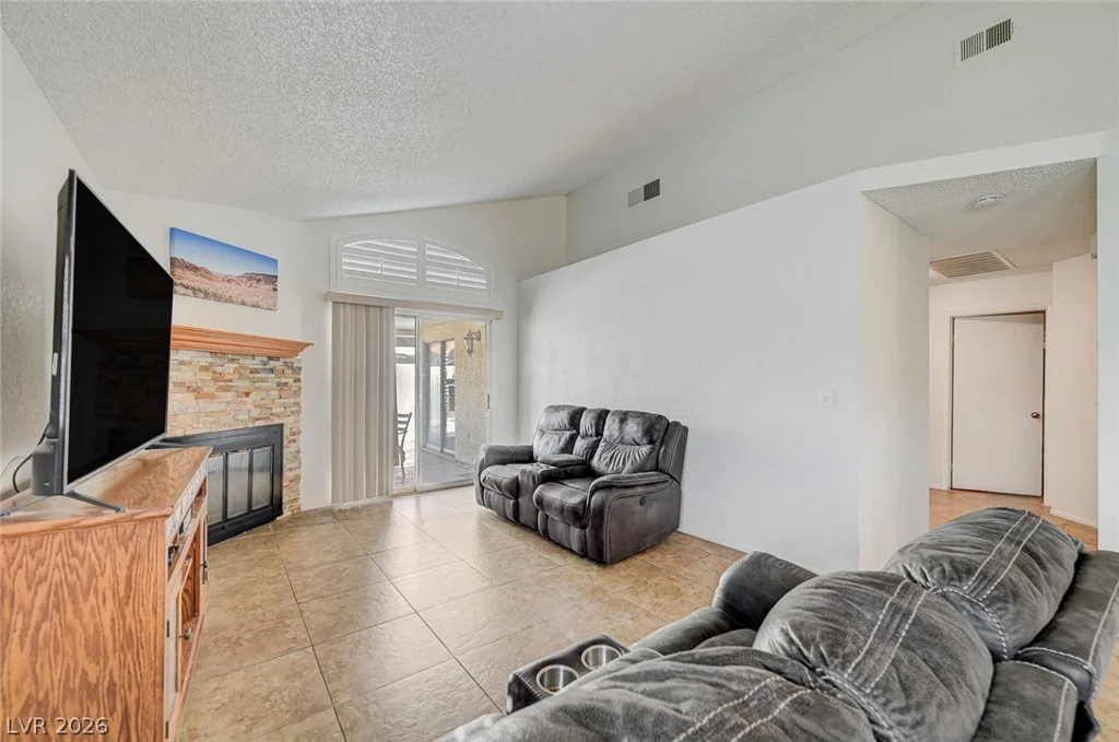 9932 Heffner Hills, Las Vegas, NV 89117