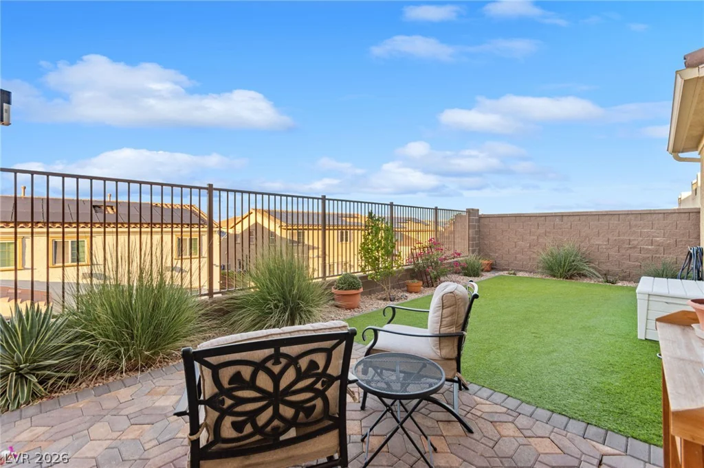 940 Rock Ledge, Henderson, NV 89012