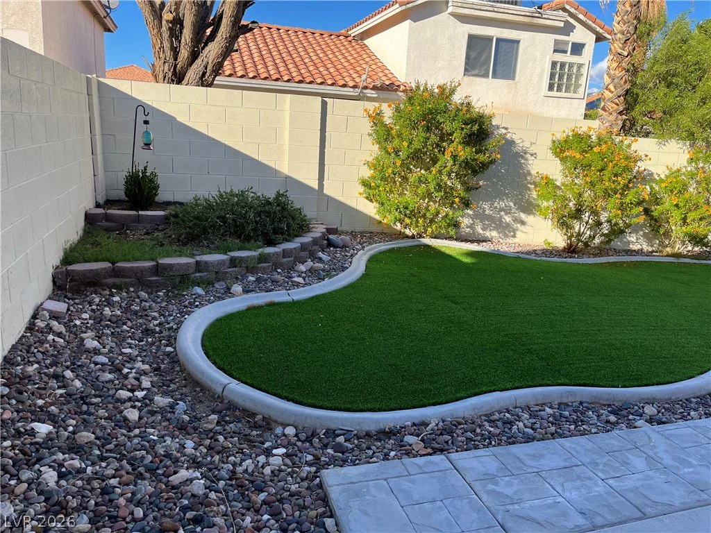 8724 Country Pines, Las Vegas, NV 89129