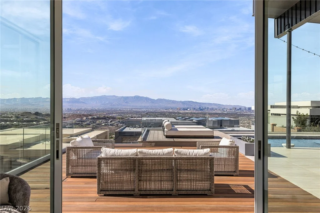 672 Overlook Rim, Henderson, NV 89012