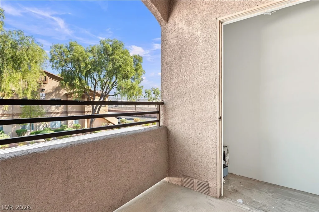 5751 Hacienda, Las Vegas, NV 89122