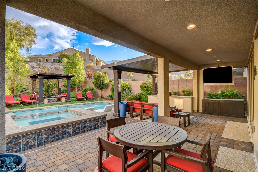 47 Flora Sagio, Henderson, NV 89011