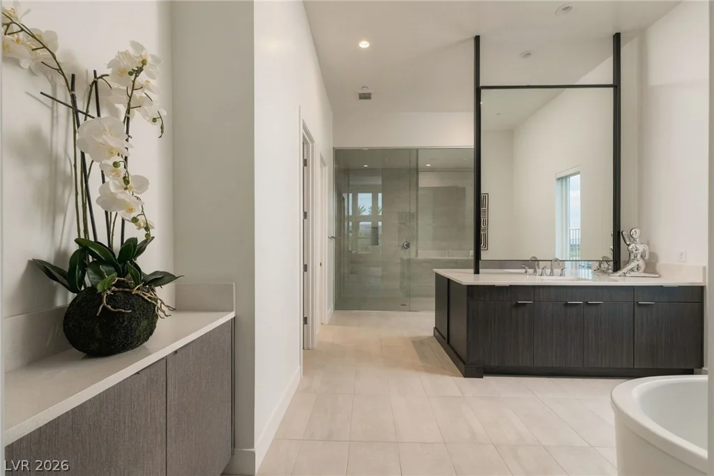 10907 Rossa Peak, Las Vegas, NV 89135