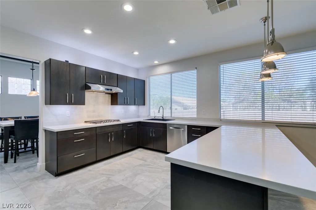 2000 Cedarcrest, Las Vegas, NV 89134