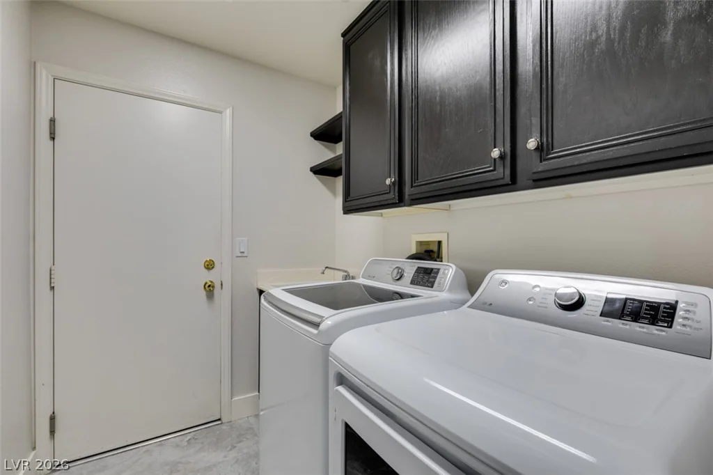 2000 Cedarcrest, Las Vegas, NV 89134