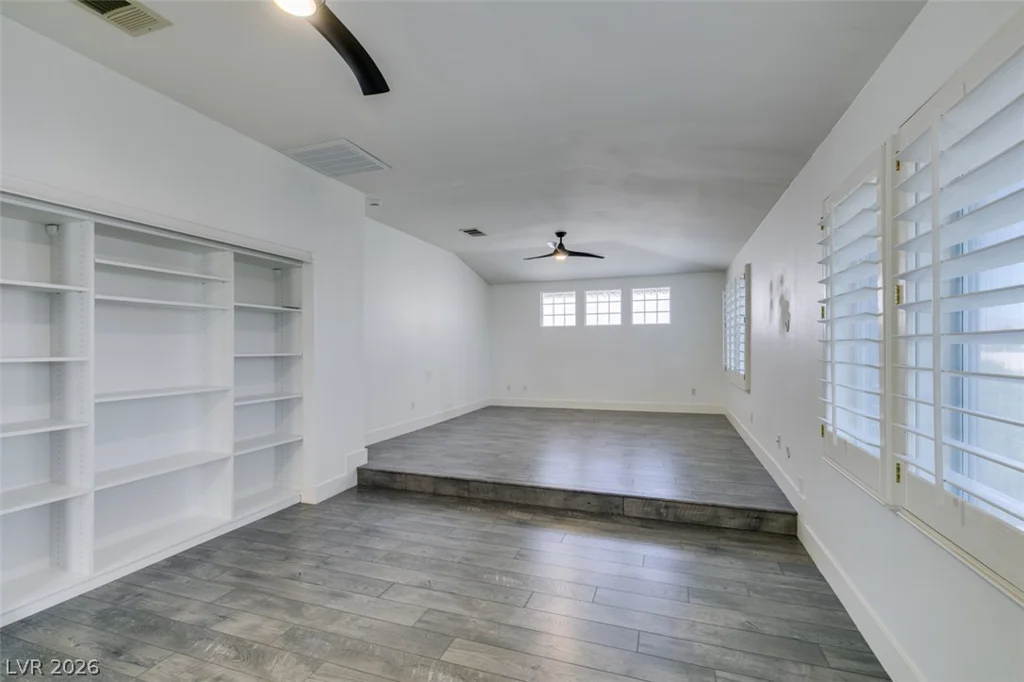 2000 Cedarcrest, Las Vegas, NV 89134