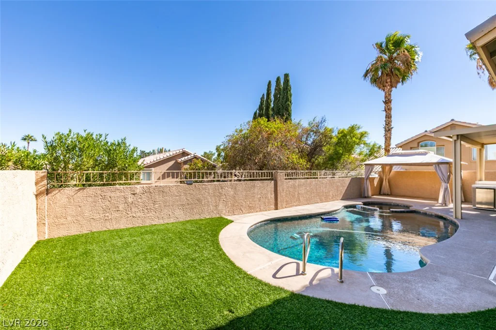 2000 Cedarcrest, Las Vegas, NV 89134