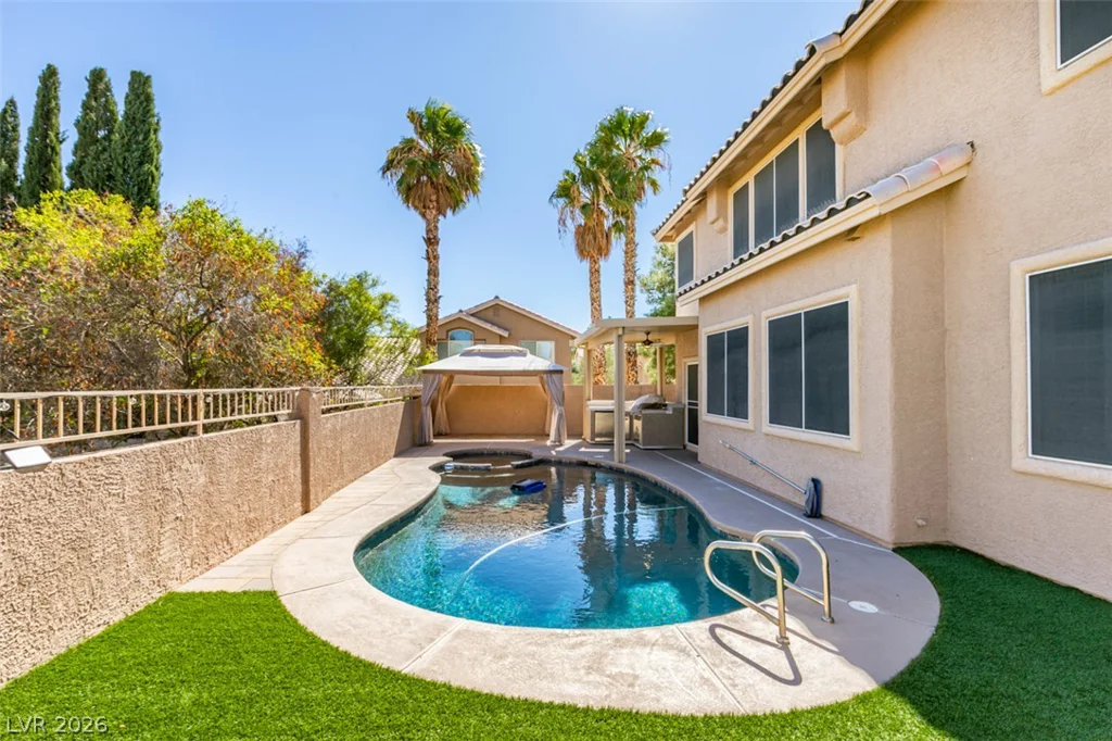 2000 Cedarcrest, Las Vegas, NV 89134
