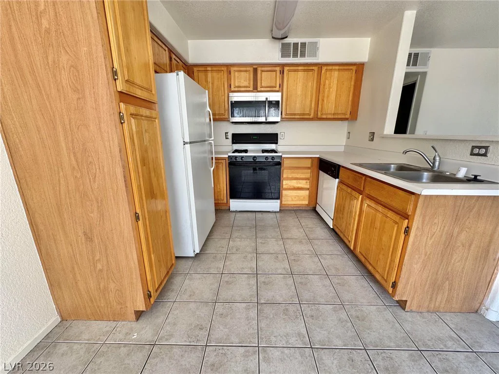 5710 Tropicana, Las Vegas, NV 89122