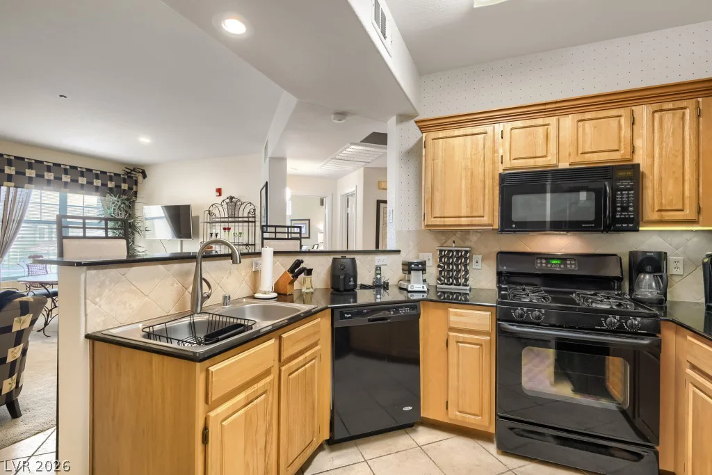 5855 Valley, North Las Vegas, NV 89031