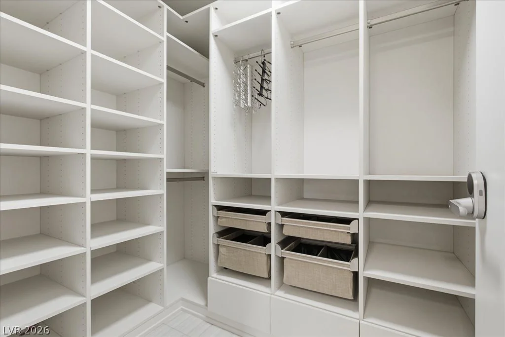 353 Bonneville, Las Vegas, NV 89101