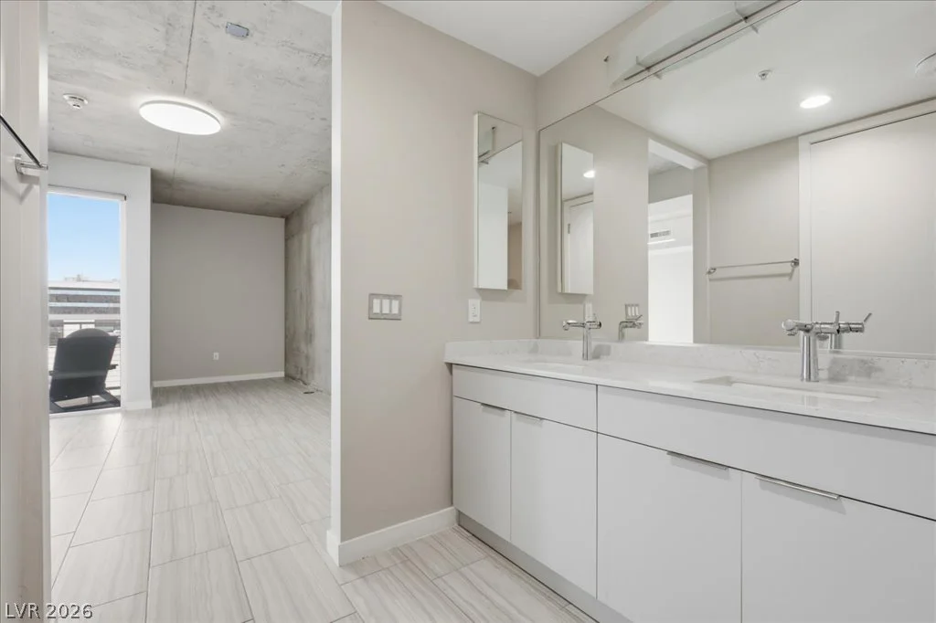 353 Bonneville, Las Vegas, NV 89101
