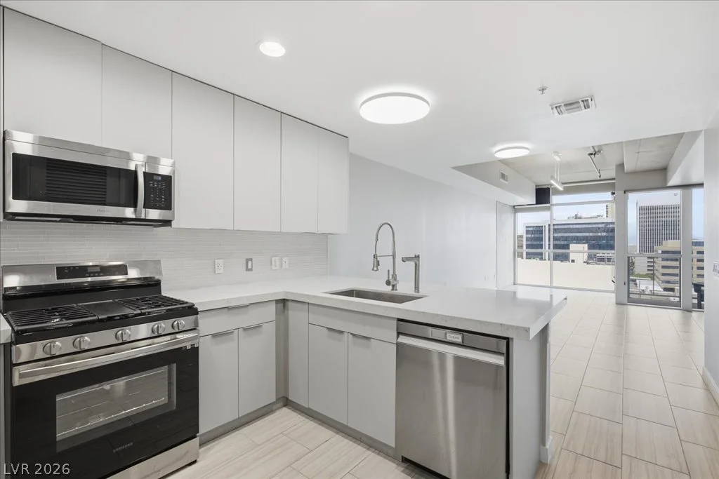 353 Bonneville, Las Vegas, NV 89101