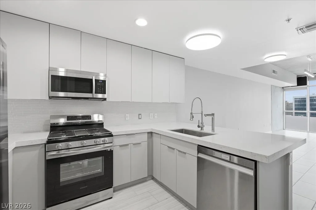 353 Bonneville, Las Vegas, NV 89101