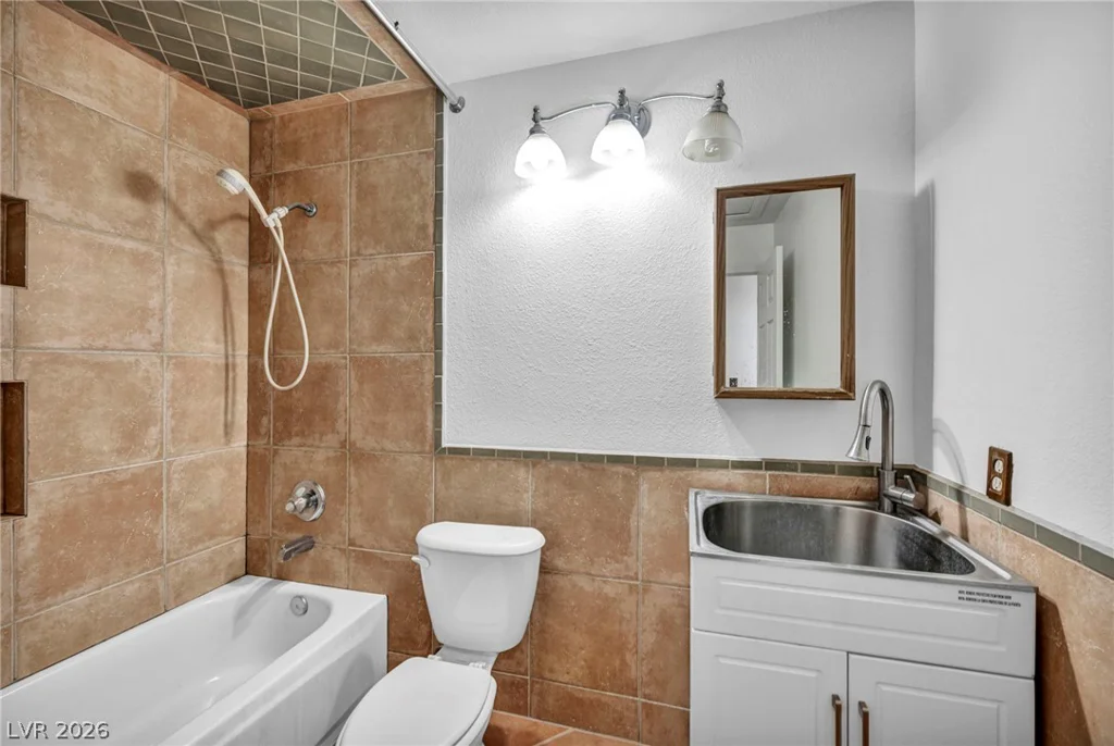 4906 Via Luis, North Las Vegas, NV 89031