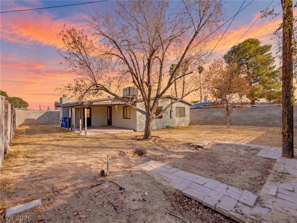 621 Berry, Las Vegas, NV 89107