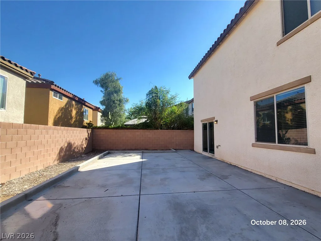 8142 Pinecrest Falls, Las Vegas, NV 89113