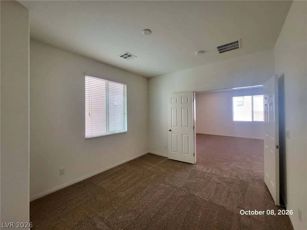 8142 Pinecrest Falls, Las Vegas, NV 89113