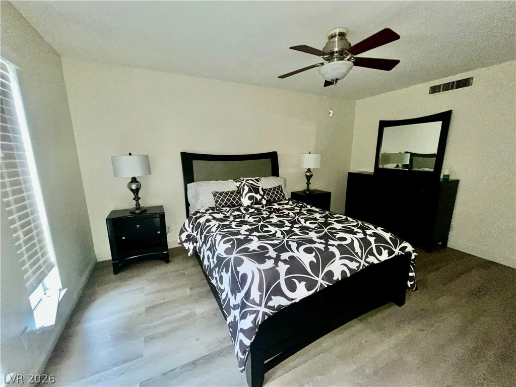 650 Oakmont, Las Vegas, NV 89109