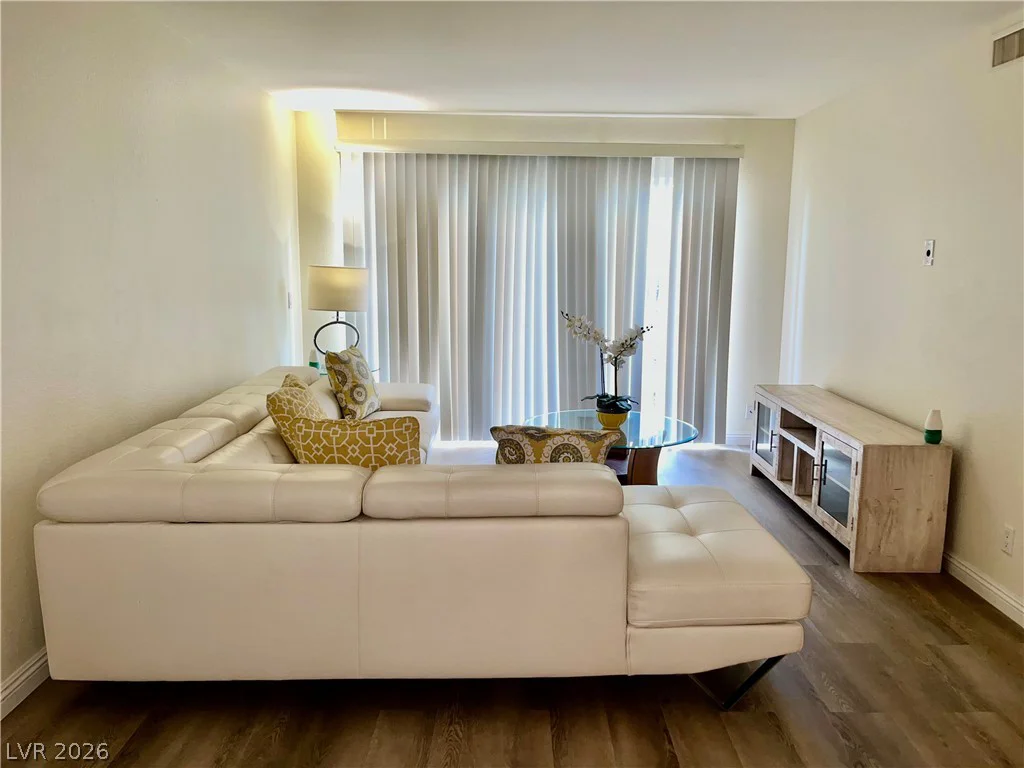 650 Oakmont, Las Vegas, NV 89109