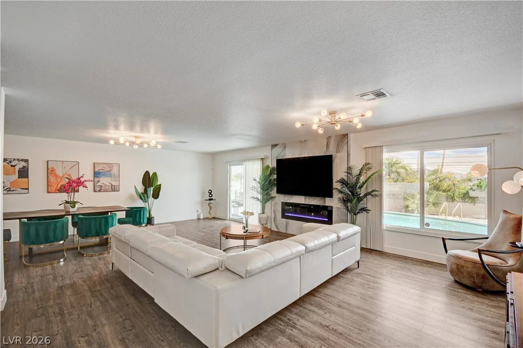1305 16th, Las Vegas, NV 89104