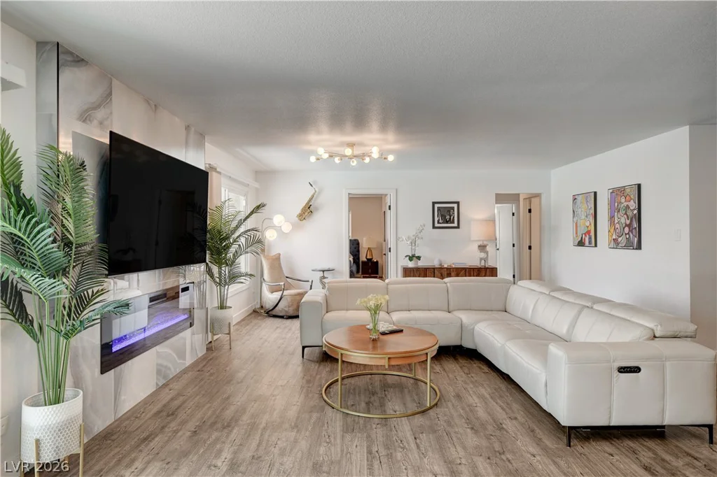 1305 16th, Las Vegas, NV 89104