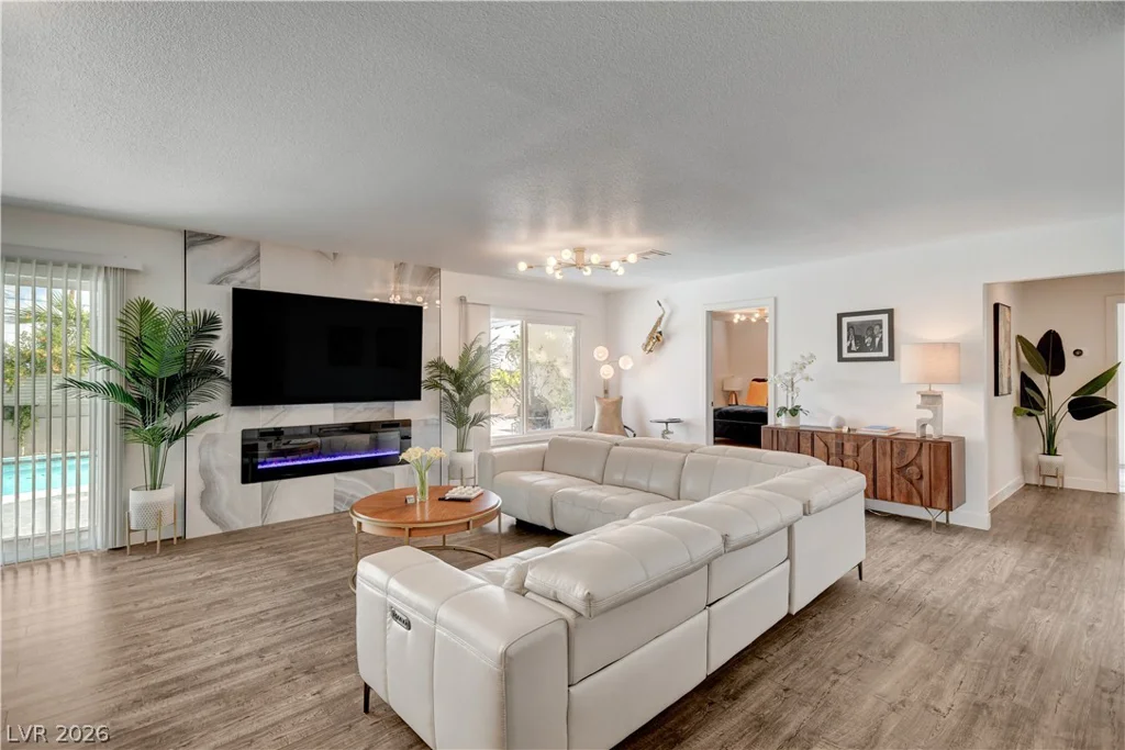 1305 16th, Las Vegas, NV 89104