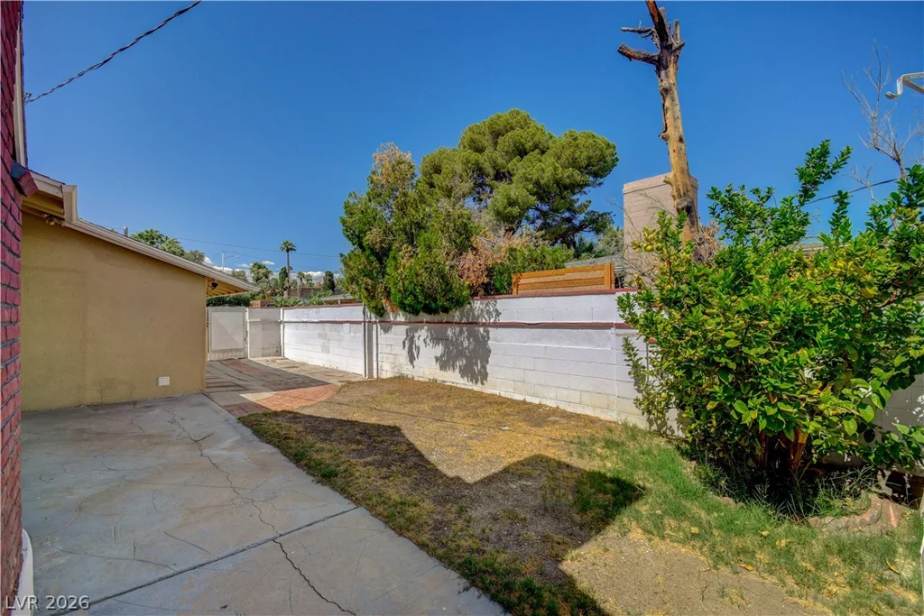 1305 16th, Las Vegas, NV 89104