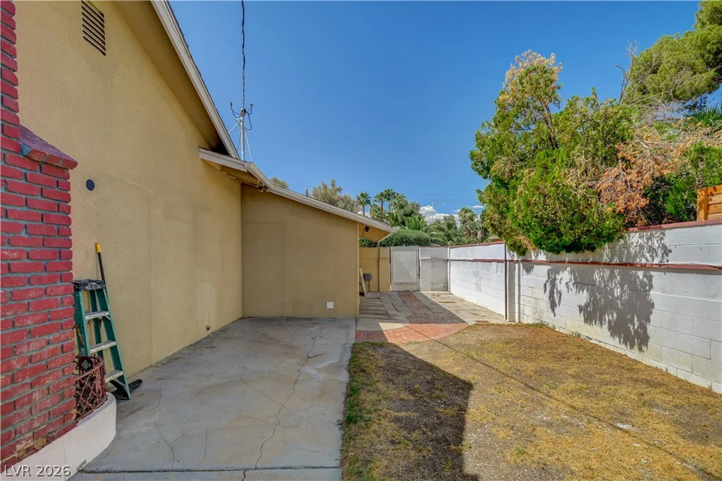 1305 16th, Las Vegas, NV 89104