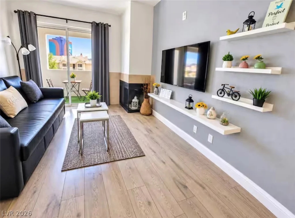4200 Valley View, Las Vegas, NV 89103
