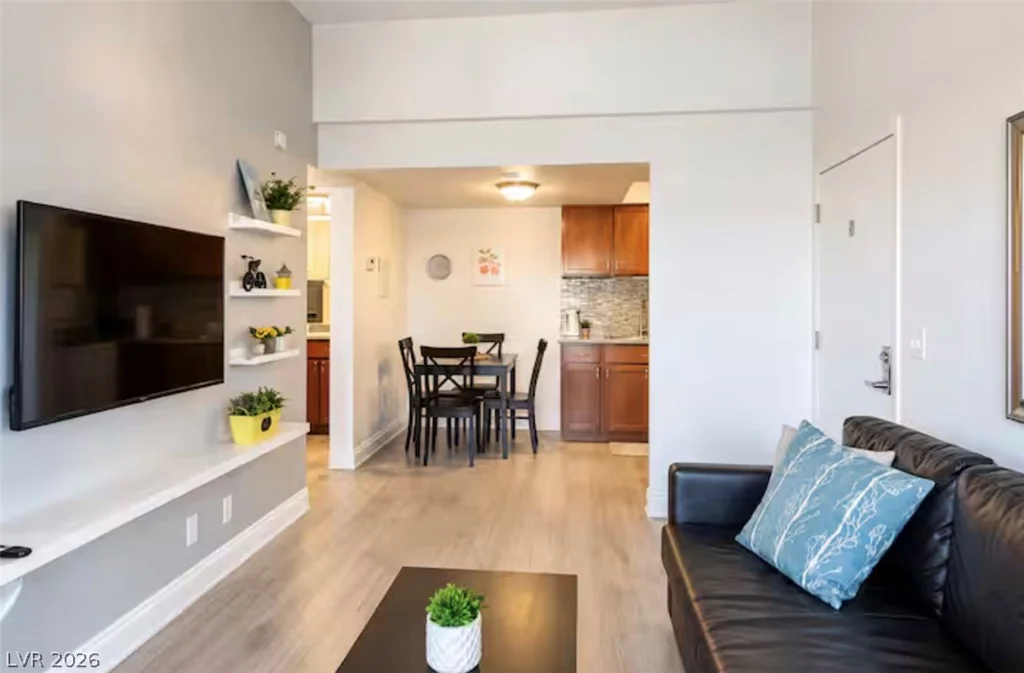 4200 Valley View, Las Vegas, NV 89103