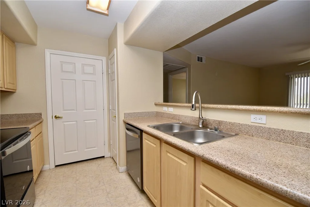 8000 Badura, Las Vegas, NV 89113