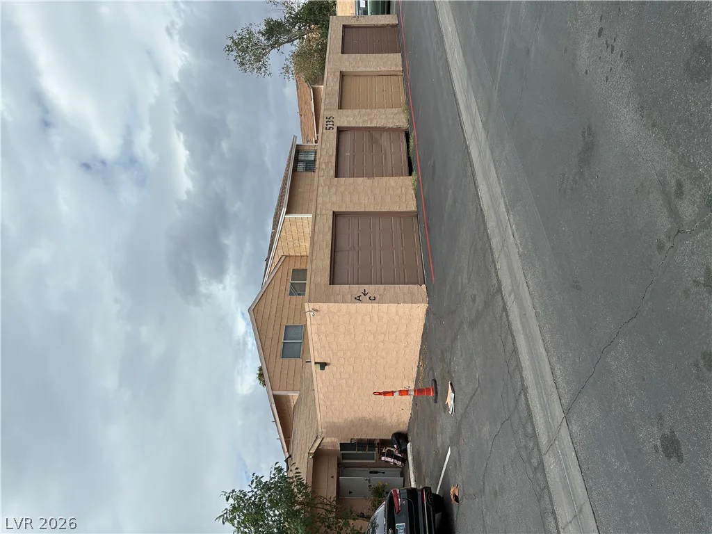 5135 Gray, Las Vegas, NV 89119